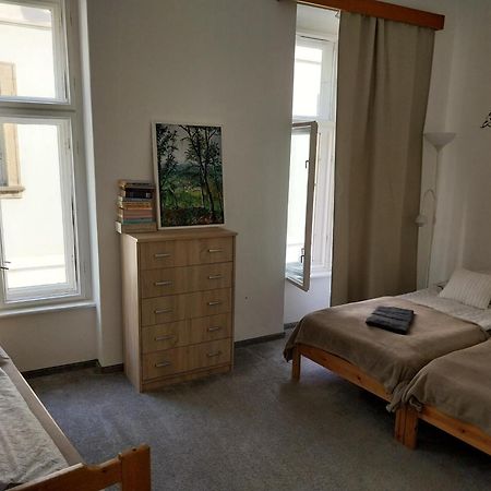Anna Apartman Eger Buitenkant foto