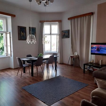 Anna Apartman Eger Buitenkant foto