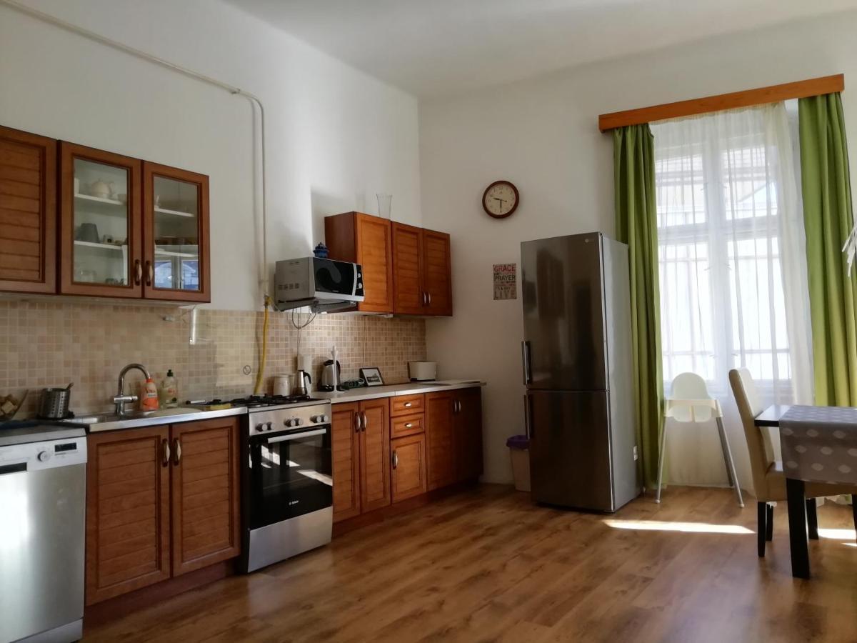 Anna Apartman Eger Buitenkant foto