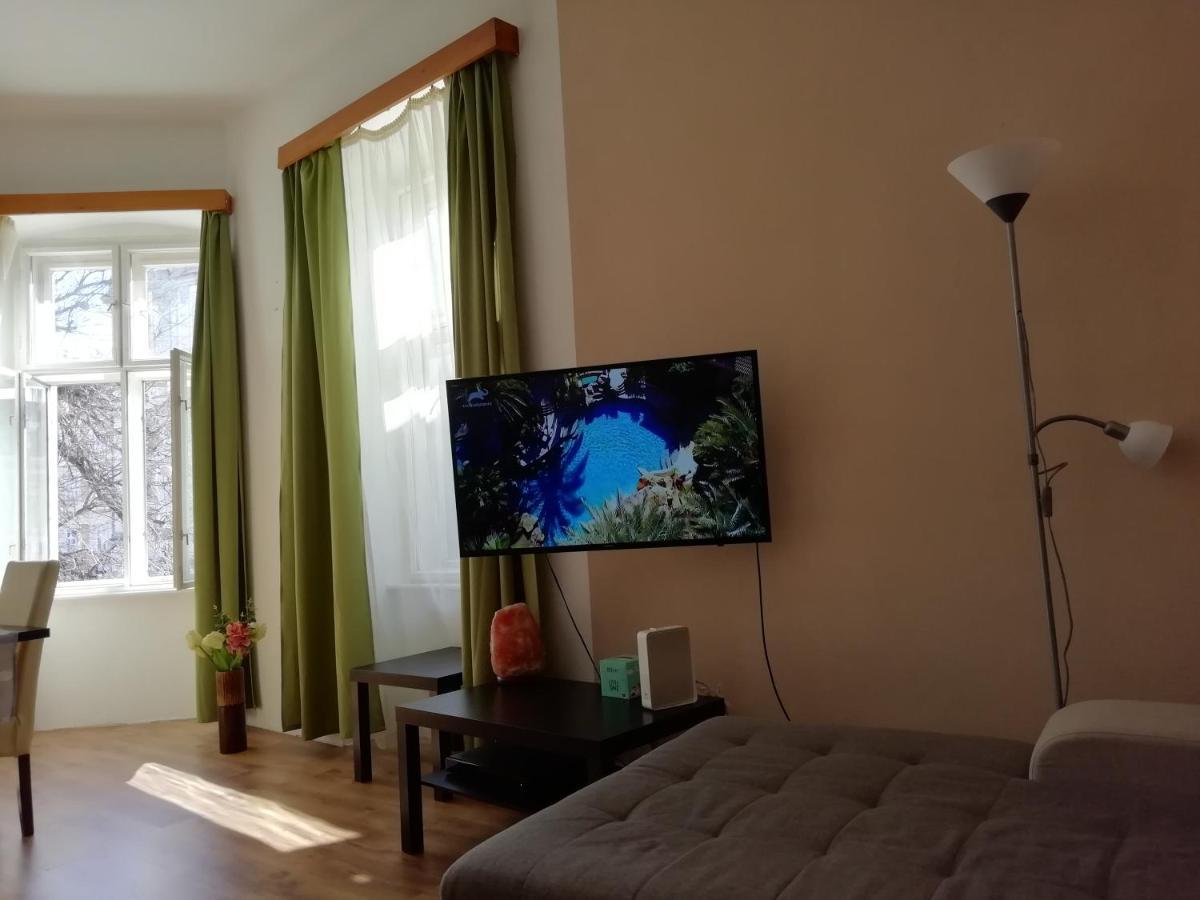 Anna Apartman Eger Buitenkant foto