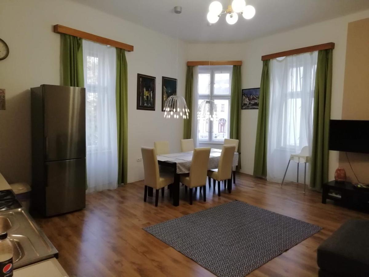 Anna Apartman Eger Buitenkant foto