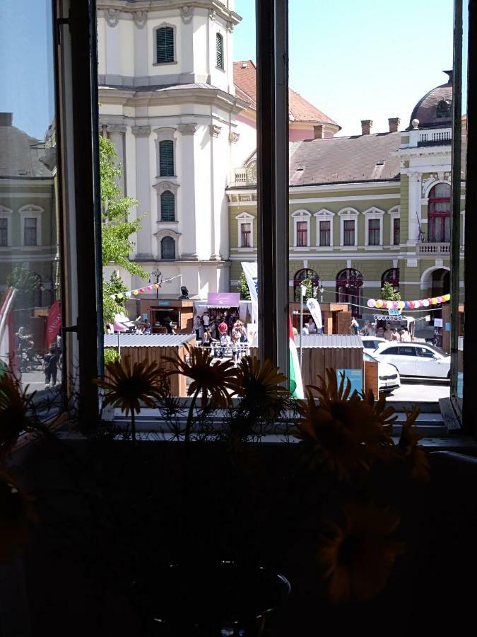 Anna Apartman Eger Buitenkant foto